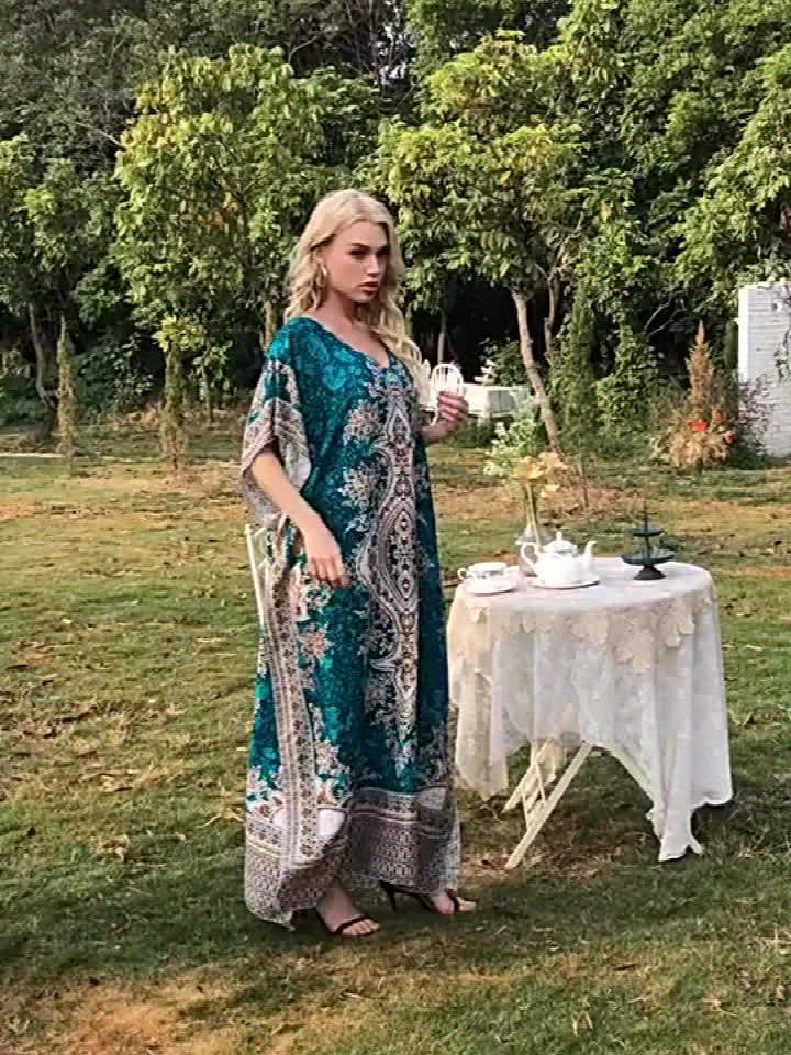 Plus Size, European and American Plus Size Women's Bohemian Vacation Dress ./MH