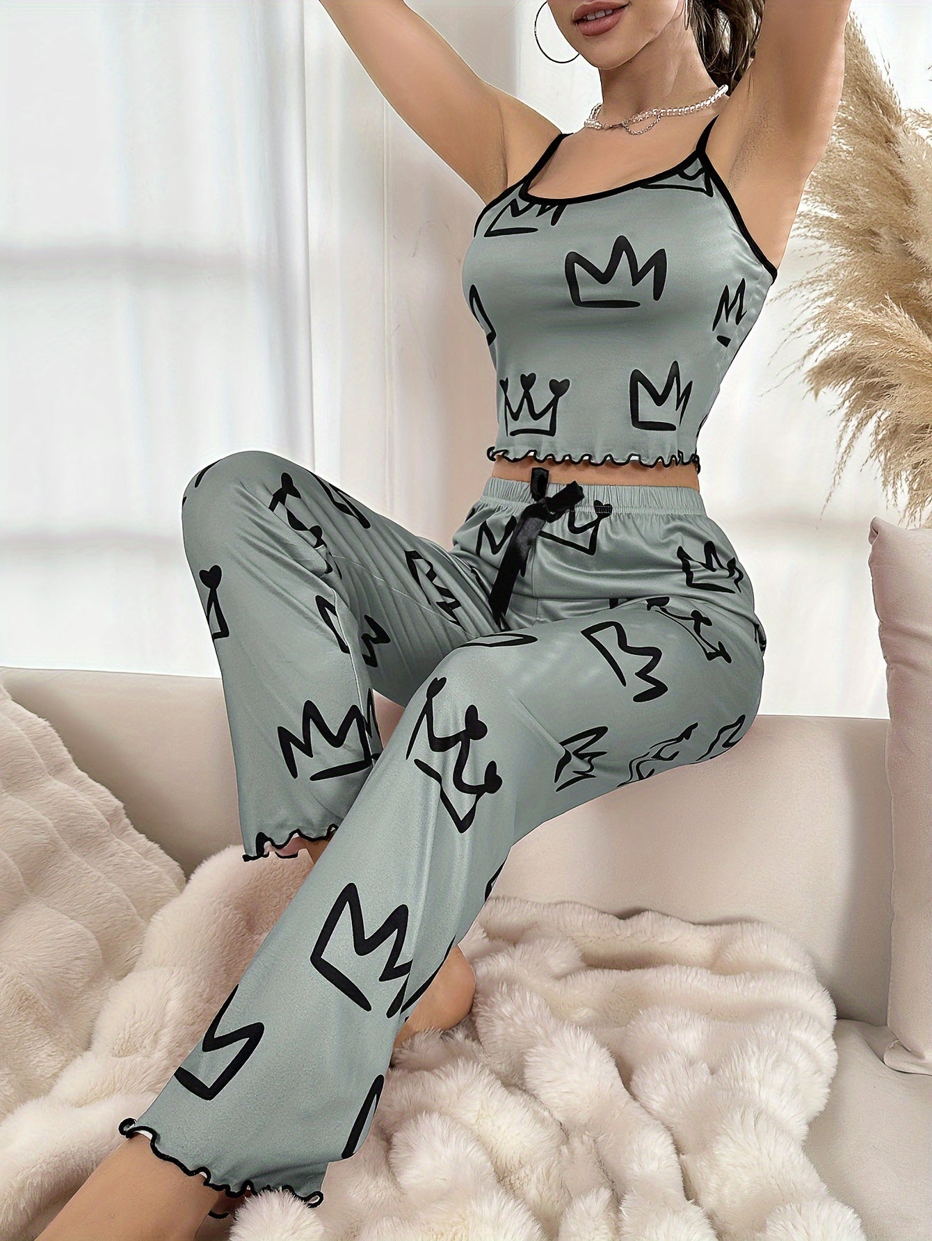 Crown Pattern Pajama Set, Scoop Neck Cami Top & Bow Decor Elastic Waistband Pants, Women's Sleepwear & Loungewear