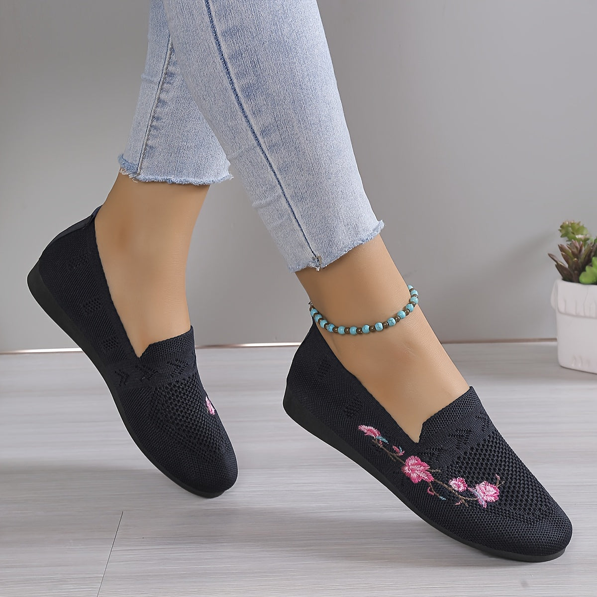 Women's Floral Embroidered Flat Shoes,